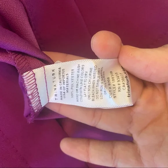 Trina Turk Amor Cold Shoulders Magenta Top Size S - Picture 11 of 11